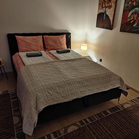 Spacious And Modern Apartment In Town Center 코니츠 외부 사진