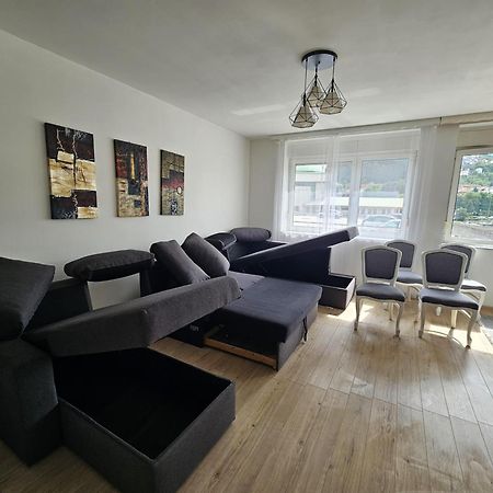 Spacious And Modern Apartment In Town Center 코니츠 외부 사진