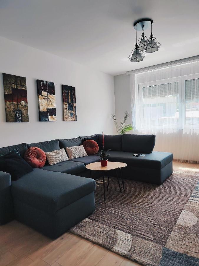 Spacious And Modern Apartment In Town Center 코니츠 외부 사진