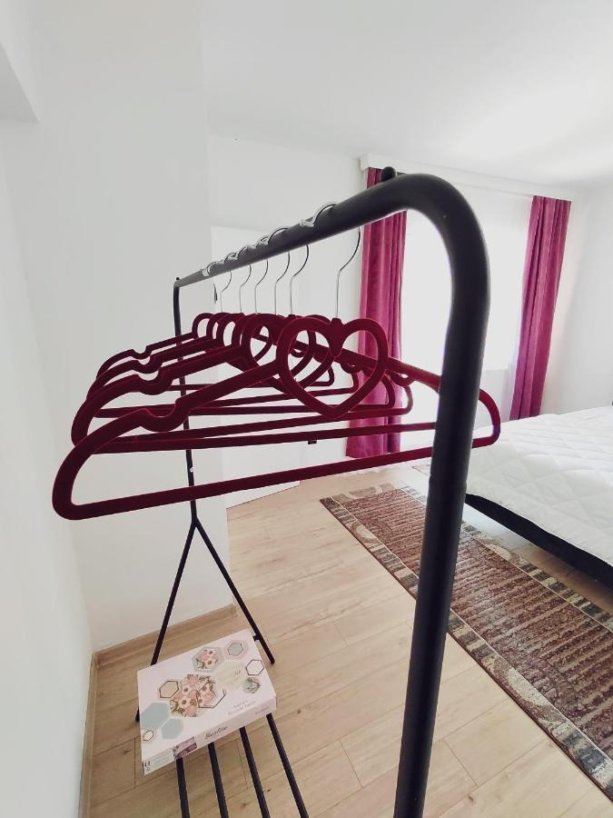 Spacious And Modern Apartment In Town Center 코니츠 외부 사진