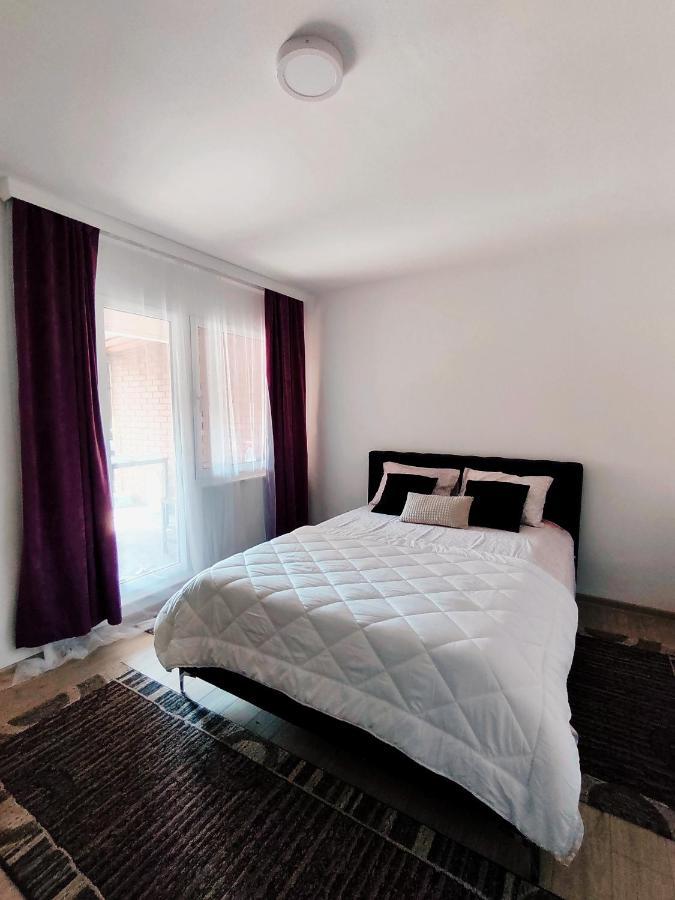 Spacious And Modern Apartment In Town Center 코니츠 외부 사진