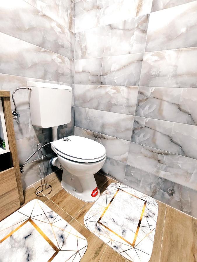 Spacious And Modern Apartment In Town Center 코니츠 외부 사진
