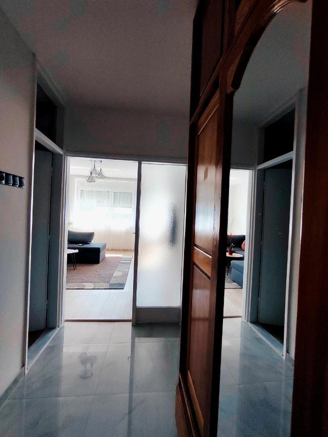 Spacious And Modern Apartment In Town Center 코니츠 외부 사진