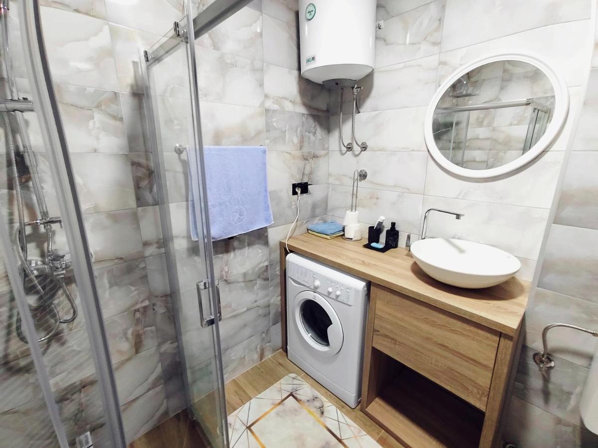 Spacious And Modern Apartment In Town Center 코니츠 외부 사진