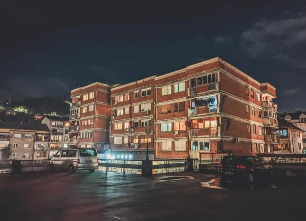 Spacious And Modern Apartment In Town Center 코니츠 외부 사진